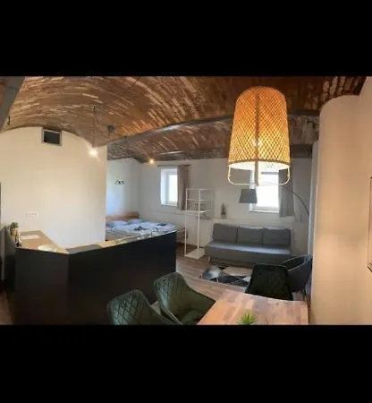 Unique Near Tivoli Apartman